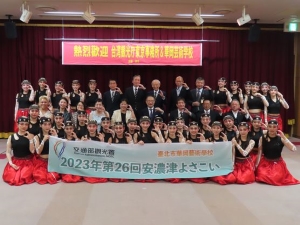 写真:台湾演舞チーム 台北市私立華岡芸術学校のみなさんと記念撮影