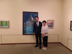 写真:近沢多賀子展 鑑賞の様子