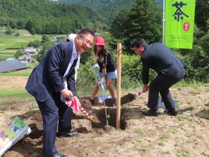 写真:「わたしの街の、未来の桜」プロジェクト植樹式 挨拶1
