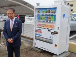 写真:自動販売機搭載型浸水センサについての合同記者発表2