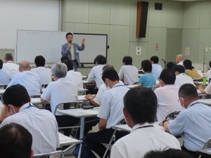 写真:課長級職員組織経営セミナー