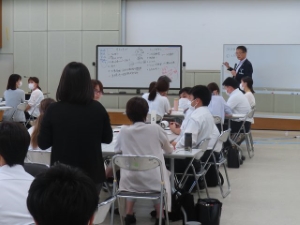 写真:令和5年度「2年目職員研修」講話