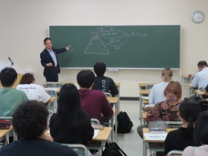 写真：三重短期大学 自治体行政特論 講話