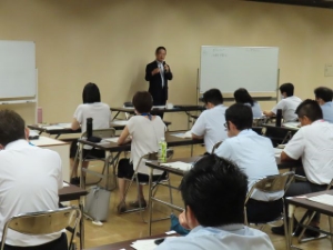 写真:令和5年度「新任担当主幹級研修」講話1