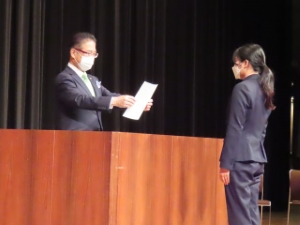 写真：新規採用職員辞令交付式1