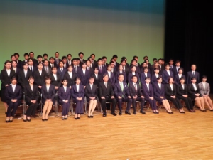 写真：新規採用職員辞令交付式2