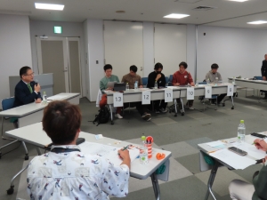 写真:語ろう若者との意見交換会
