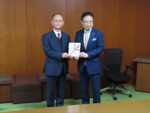 写真:津信用金庫寄付贈呈式