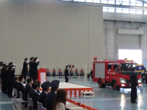 写真:出初式分列行進消防車