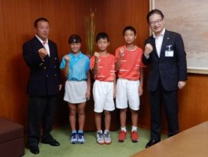 写真：全日本小学生ソフトテニス選手権大会 出場選手 来訪
