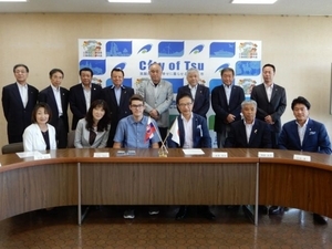 写真：津・津西ライオンズクラブ交換留学生 来訪