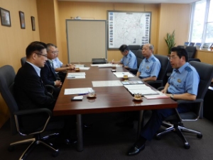 写真：津南警察署長 訪問