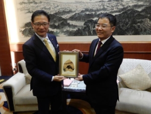 写真：張葉飛 鎮江市長 訪問2