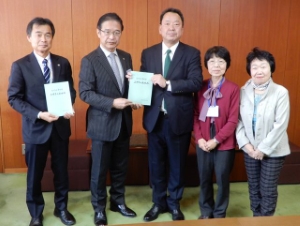 写真：谷川士清の会 20周年記念誌発行報告