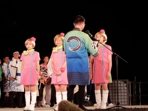 写真：安濃津よさこい ファイナル 市長賞プレゼンテーター