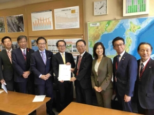 写真： 道路局長