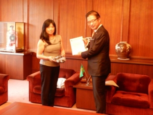 写真：オザスコ日伯文化体育協会 中須賀エリカ会長秘書 来訪