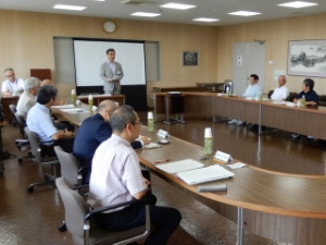 写真：景観審議会委員委嘱状交付式2