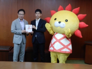 写真：津市緑化基金への寄附贈呈式