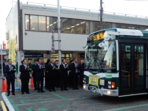 写真：三重県バス協会との特殊詐欺被害防止広報啓発バス出発式2