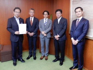 写真:政策評価審議会委員への就任