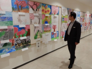 写真:「さくらの写生」作品展 鑑賞