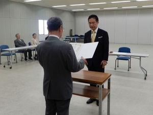 写真：当選証書付与式