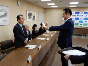 写真：市政相談員委嘱式1