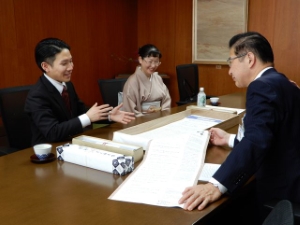 写真:湯元榊原館100周年記念 癒しのグッズPR