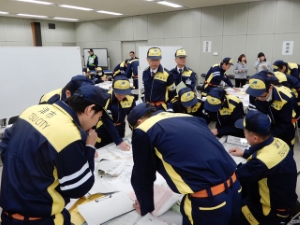写真：災害対策図上訓練1