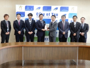 写真:寄附贈呈式