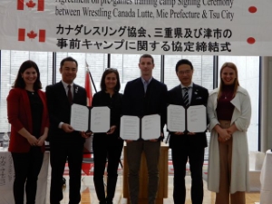 写真:カナダレスリング協定2