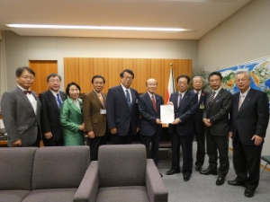 写真：杉田内閣官房副長官