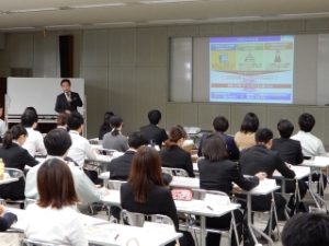 写真:2年目職員研修 講話