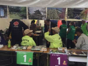 写真:津まつり 津市観光協会ブース1