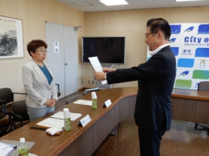 写真：津市空家等対策委員会委員委嘱式1