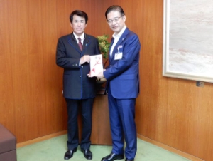 写真:安全安心なまちづくり寄附贈呈式1