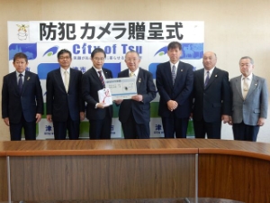 写真:防犯カメラ贈呈式1