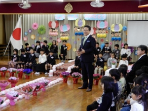 写真:修了証書授与式