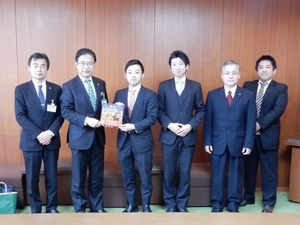 写真:喜場からの寄附贈呈式