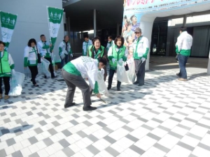 写真：屋外清掃活動2