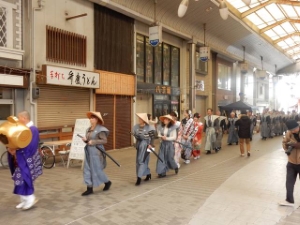 写真:津観音節分会「福豆まき行事」1