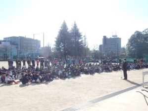 写真：ウォータークーラー及びテント贈呈式1