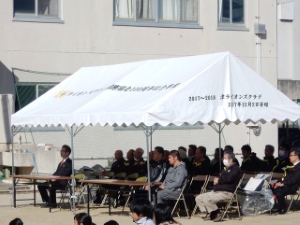 写真：ウォータークーラー及びテント贈呈式4