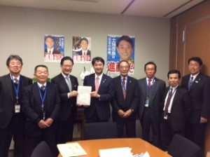 写真：進藤金日子参議院議員