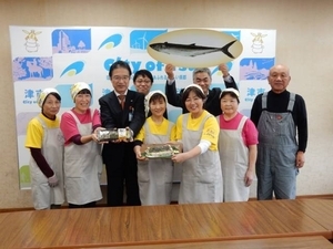 写真:「道の駅津かわげ」の新商品PR1