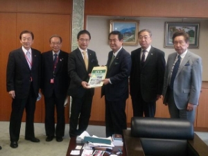 写真：国土交通省　牧野京夫国土交通副大臣