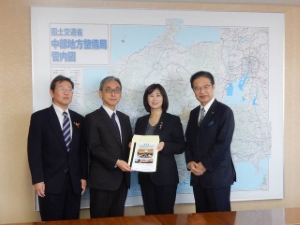 写真：中部地方整備局への要望活動