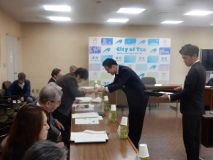 写真：津市環境審議会委員委嘱式2