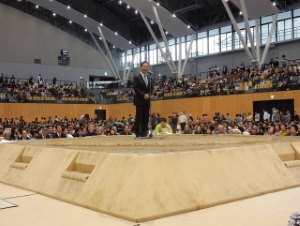 写真：秋巡業大相撲津場所1